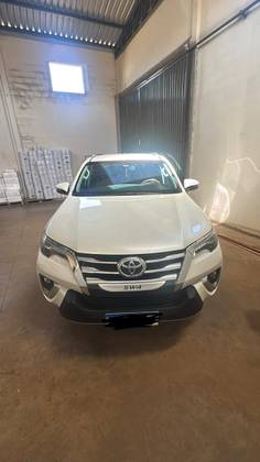 TOYOTA HILUX SW4 2.8 SRX 4X4 7 LUGARES 16V TURBO INTERCOOLER DIESEL 4P AUTOMÁTICO